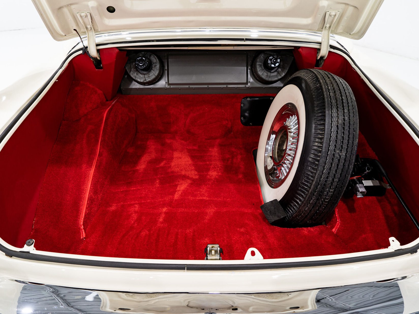 1956 Cadillac Eldorado Seville With Factory A/C | PRIX EN USD White Montreal - photo #86