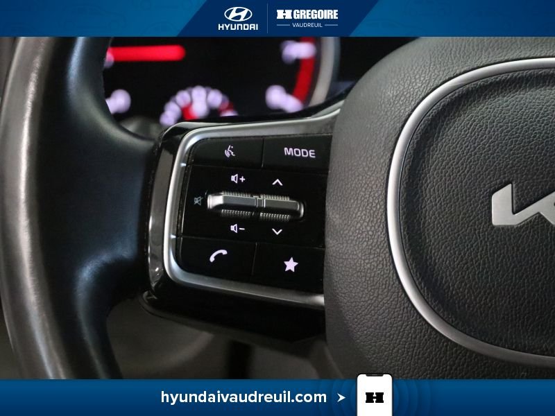2022 Kia Carnival White Laval - photo #24