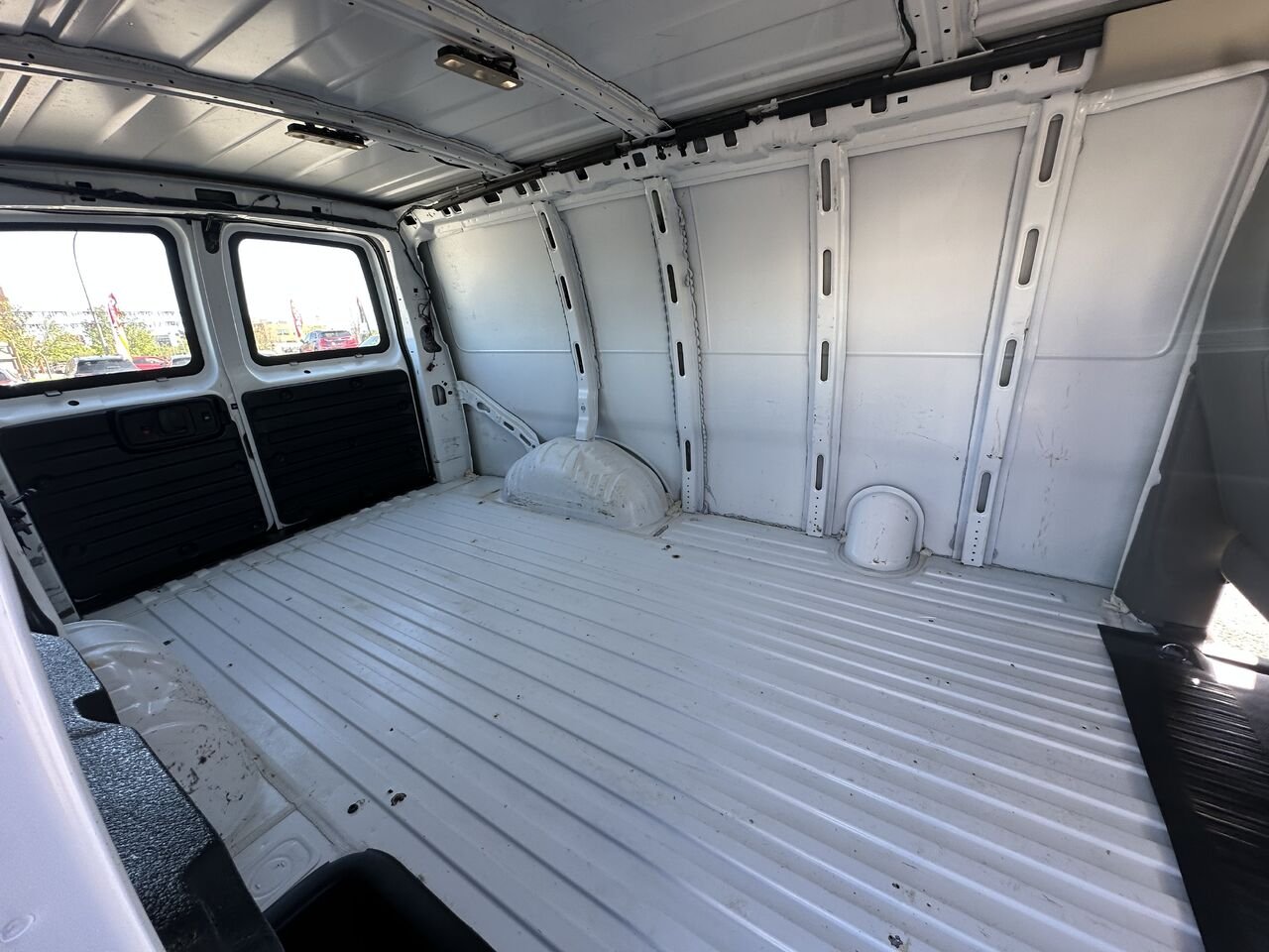 CHEVROLET EXPRESS G2500 Traction arrière 2500 135 po 2022 Blanc Gatineau - photo #17