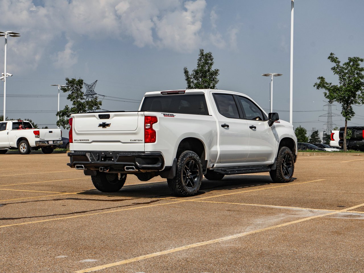 2024 Chevrolet Silverado 1500 4WD Crew Cab 147 Custom Trail Boss White Sherwood Park - photo #7