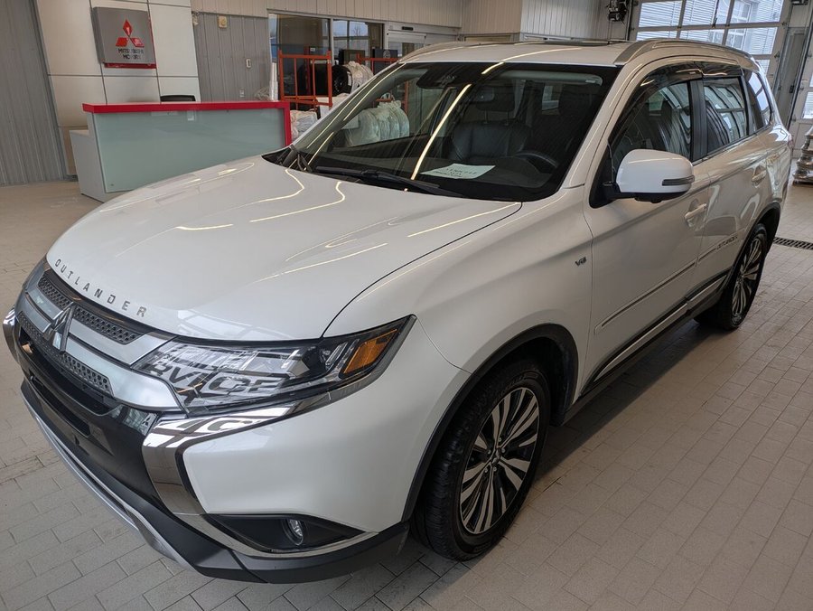 2019 Mitsubishi Outlander GT S-AWC White