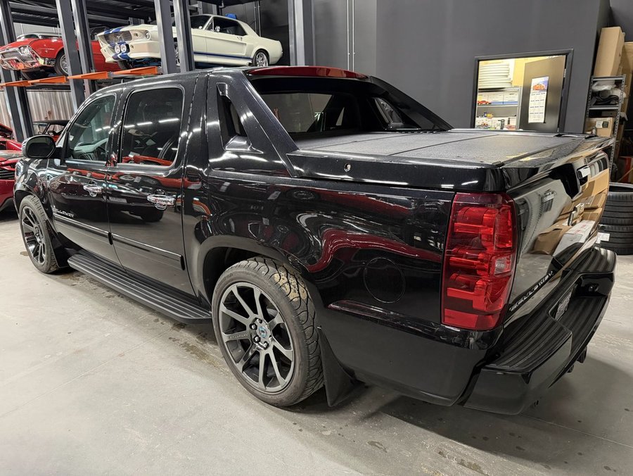 2012 Chevrolet Avalanche 2012 Black