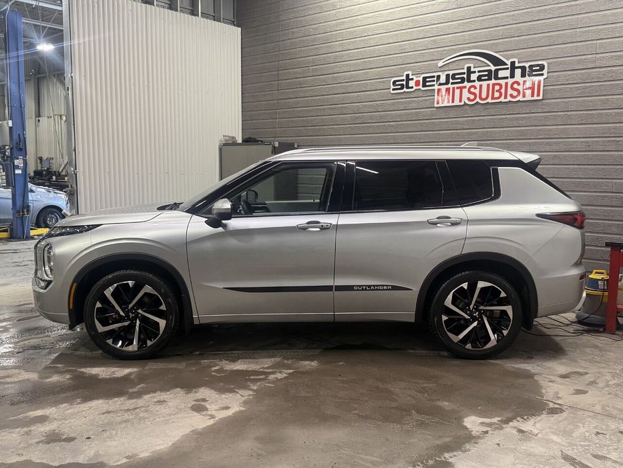 Mitsubishi Outlander GT**S-AWC**TOIT OUVRANT**CUIR**HEADS-UP DISPLAY**MAGS 2024 Argent