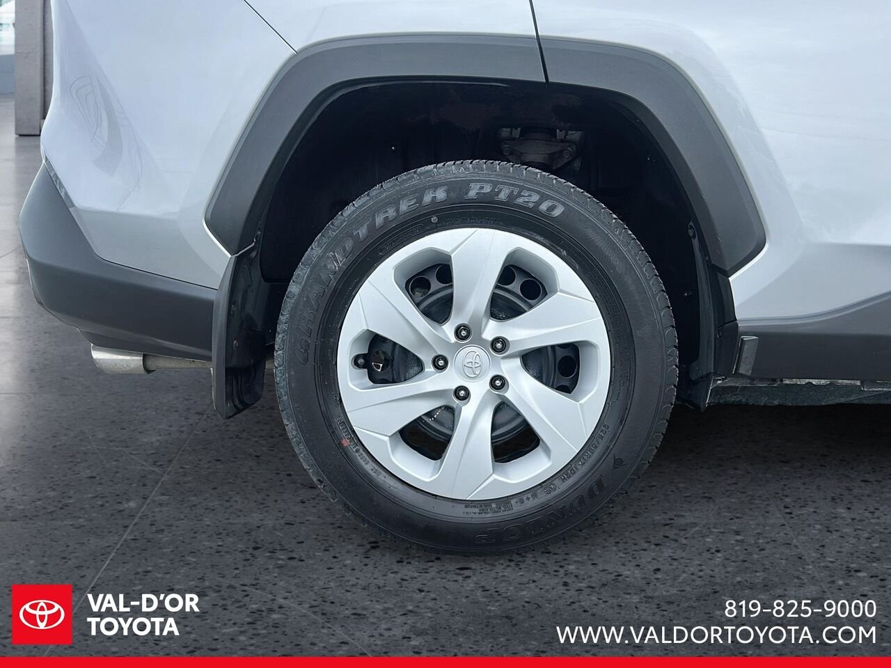Toyota RAV4 LE TI 2025 Ciel argent métallisé Val-d'Or - photo #5
