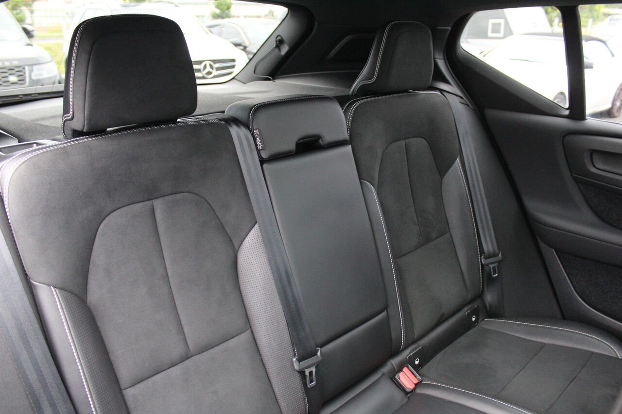 Volvo XC40 VIN: YV4ED3UR6M2546734 2021 Noir Sainte-Rose - photo #10