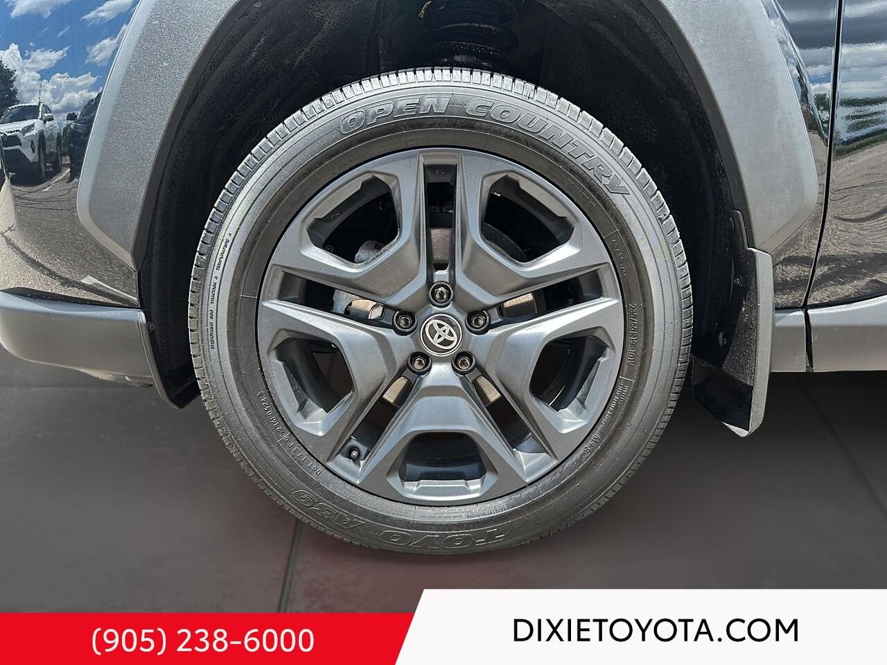 2024 Toyota RAV4 TRAIL AWD / HEATED SEATS / LEATHER SURFACE / MOONROOF / ALLOY WHEELS / CARPLAY AND ANDROID AUTO Black Mississauga - photo #6