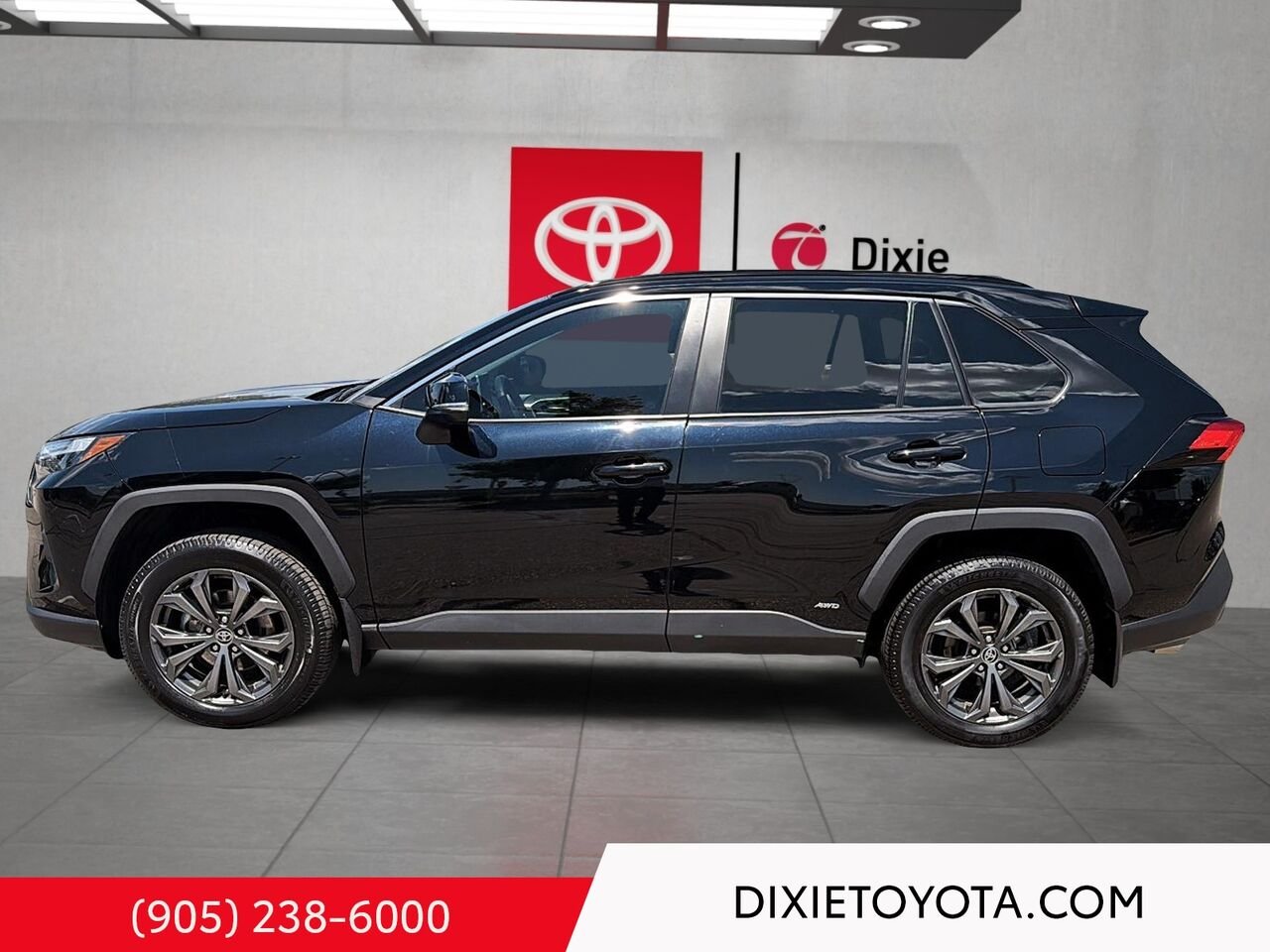 2024 Toyota RAV4 Hybrid XLE PREMIUM AWD / CLEAN CARFAX / HEATED SEATS / MOONROOF / ALLOY WHEELS / CARPLAY AND ANDROID AUTO Midnight Black Metallic Mississauga - photo #5