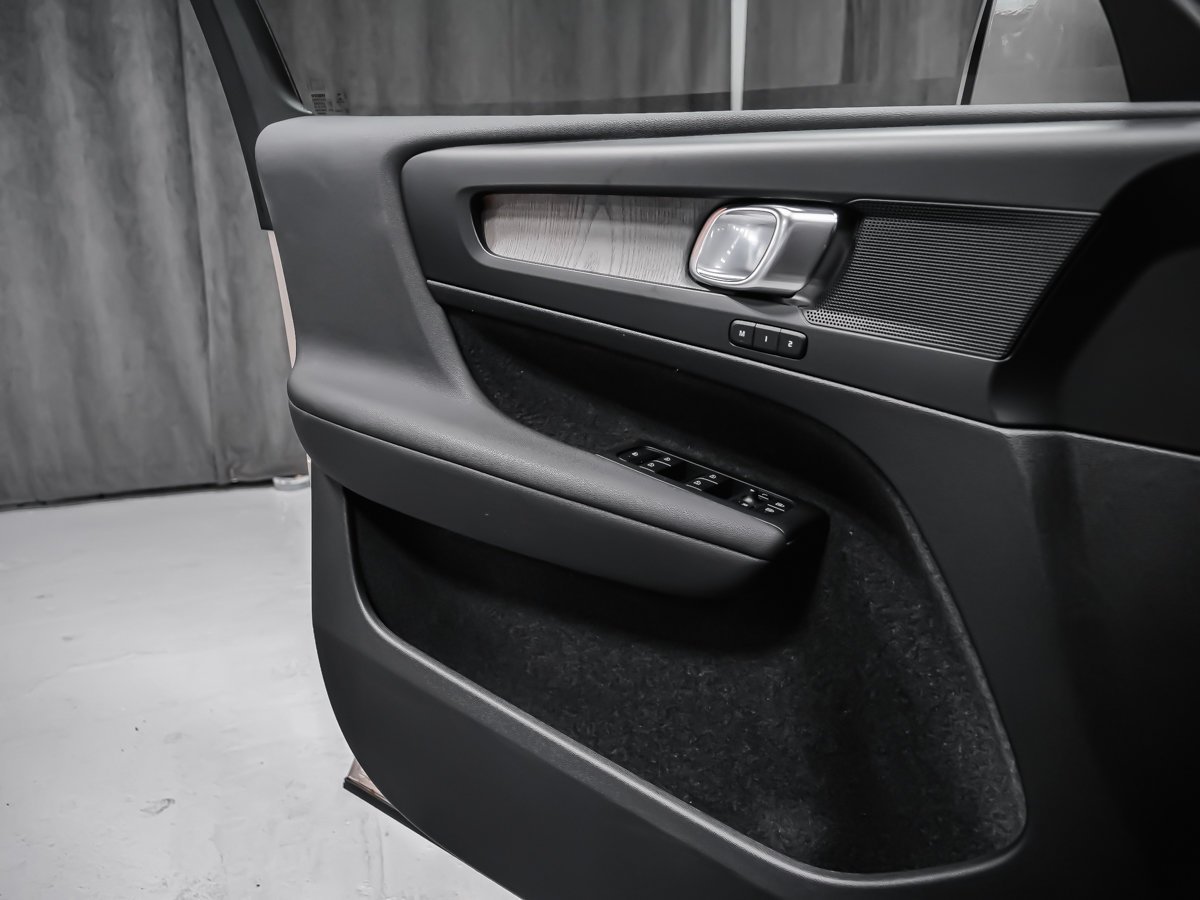 2023 Volvo XC40 B5 PLUS BRIGHT CLIMATE Purple Montreal - photo #8