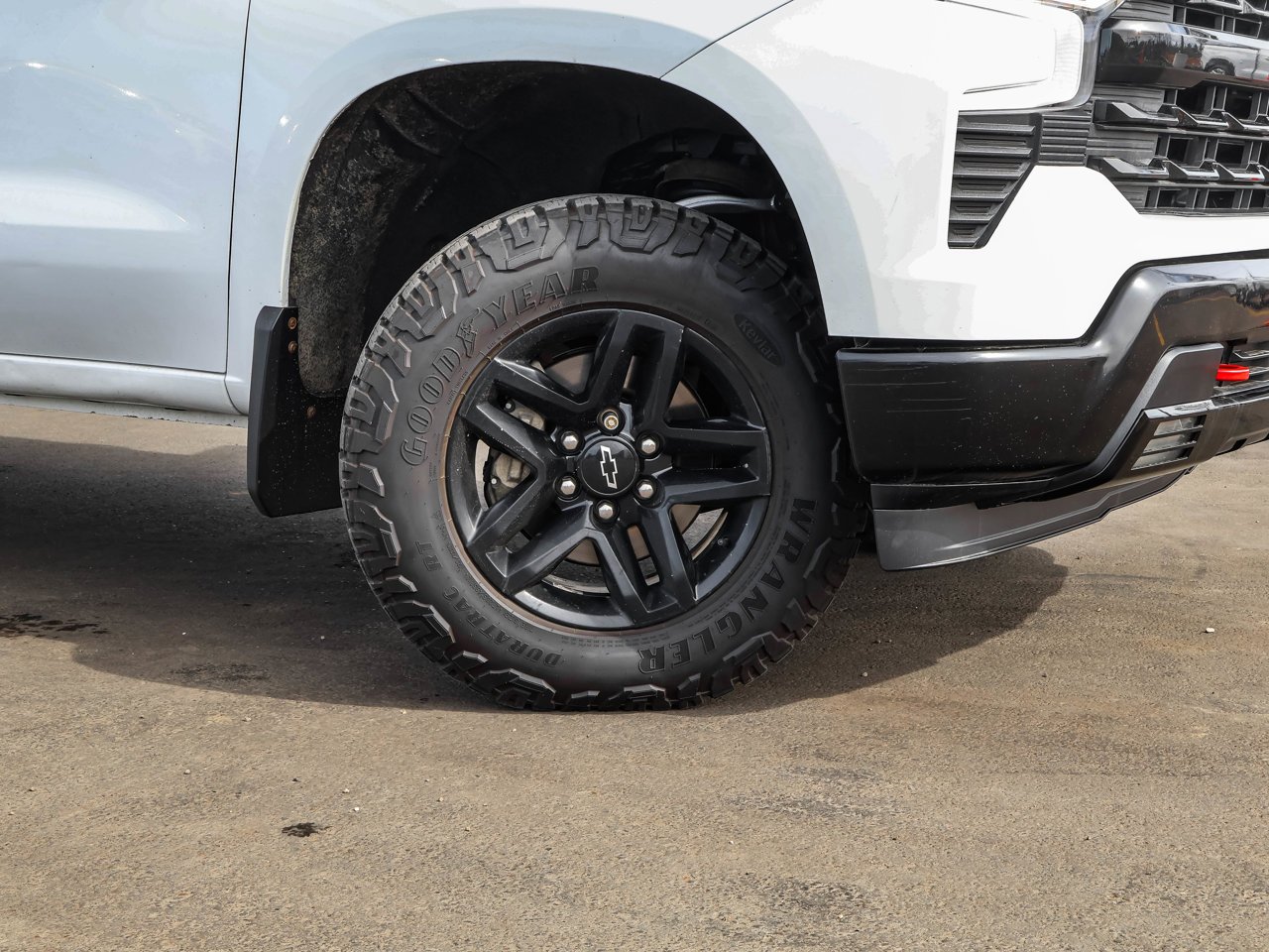 2022 Chevrolet Silverado 1500 4WD Crew Cab 147 LT Trail Boss White Sherwood Park - photo #10