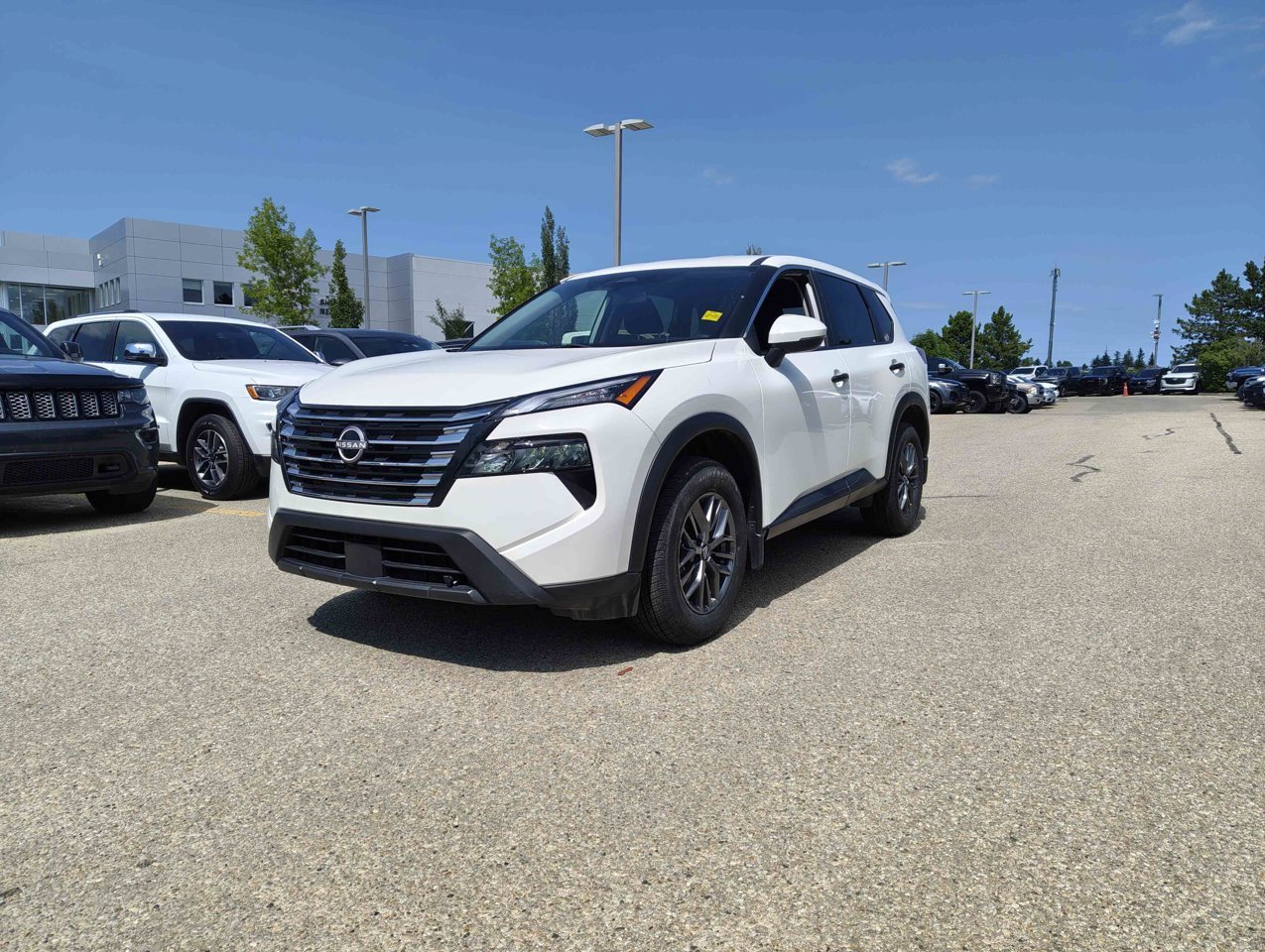 2024 Nissan Rogue AWD S White Sherwood Park - photo #3