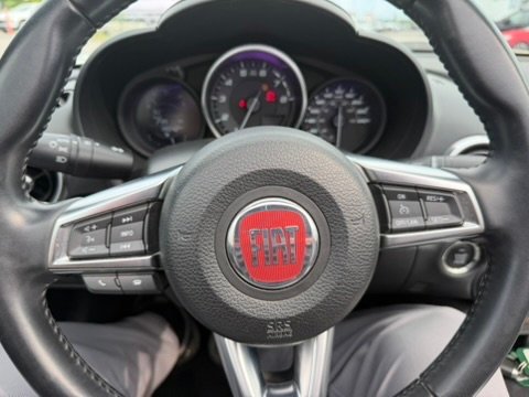 2017 FIAT 124 Spider LUSSO White Laval - photo #13