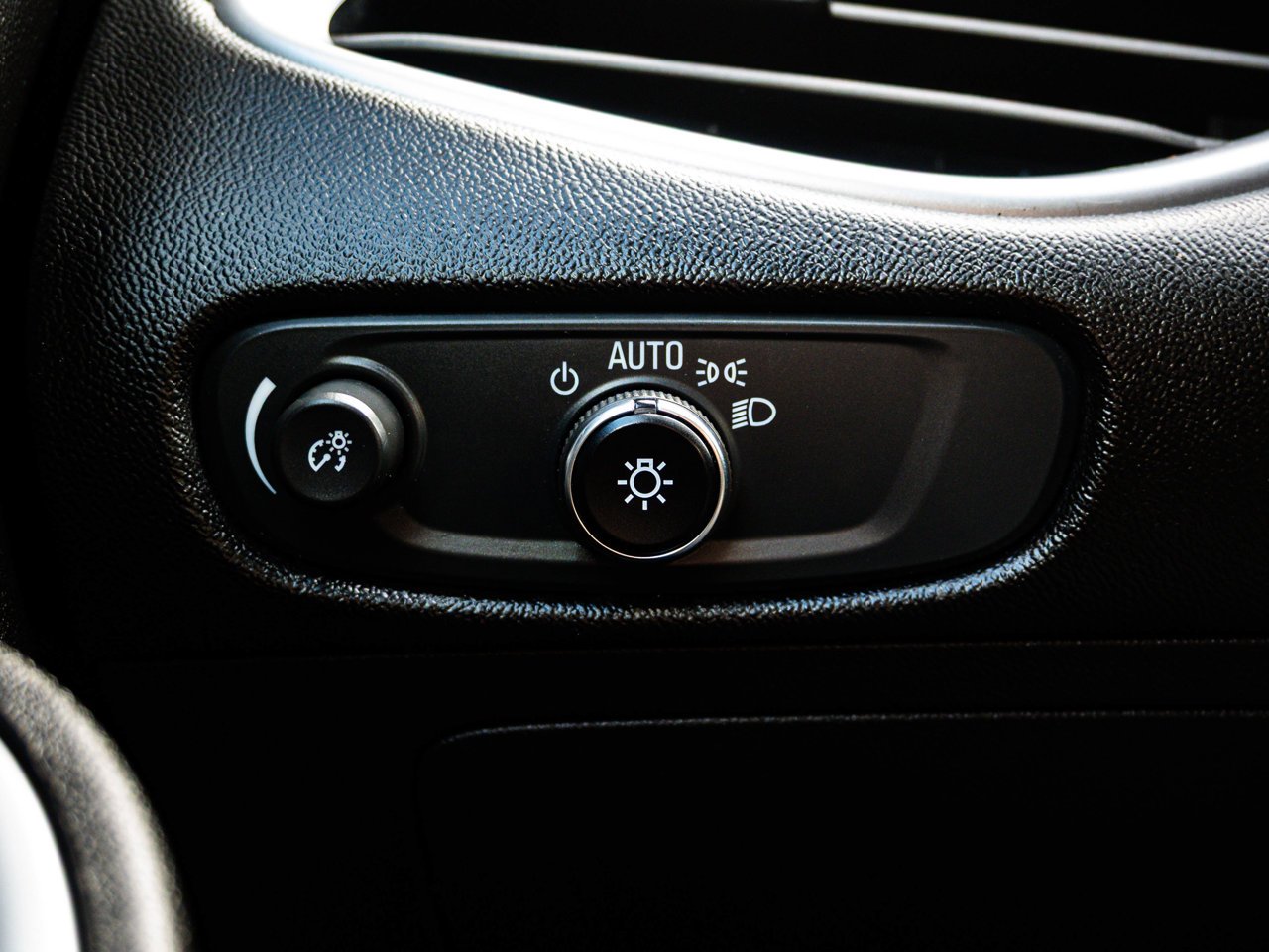 2022 Chevrolet Malibu 4dr Sdn LT Grey Sherwood Park - photo #17
