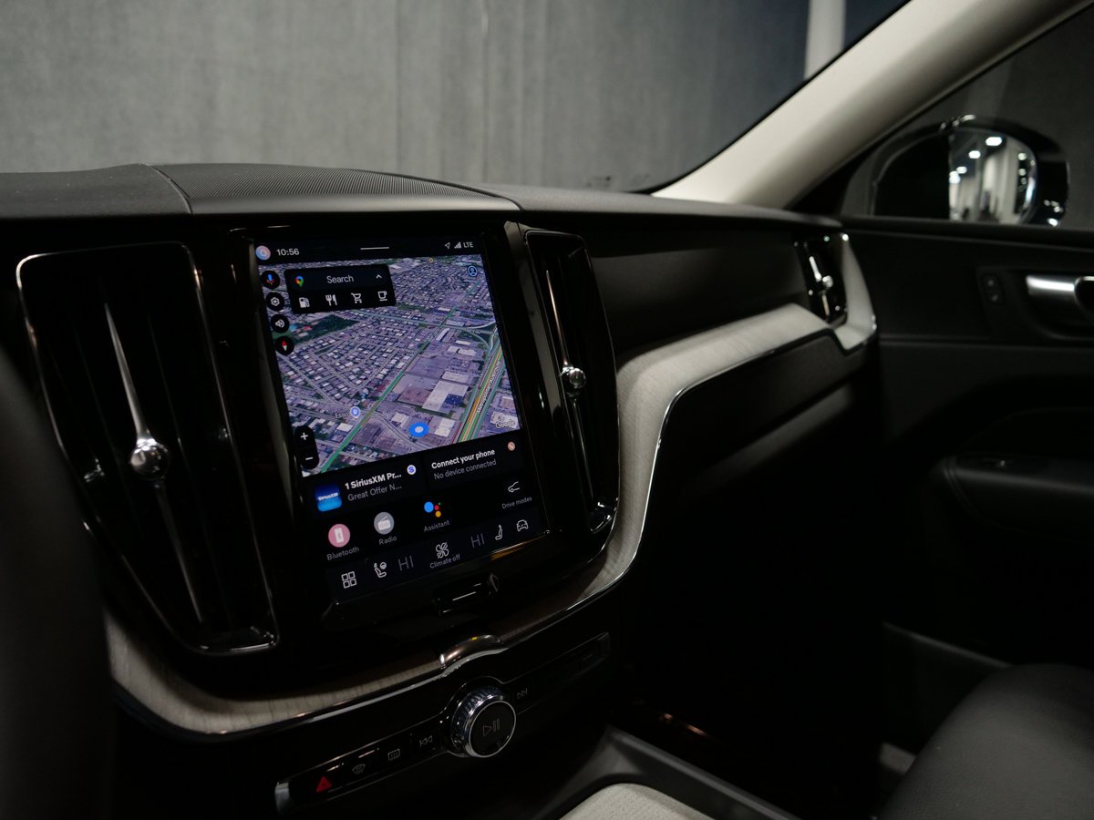 2025 Volvo XC60 B5 PLUS DARK CLIMATE White Montreal - photo #10