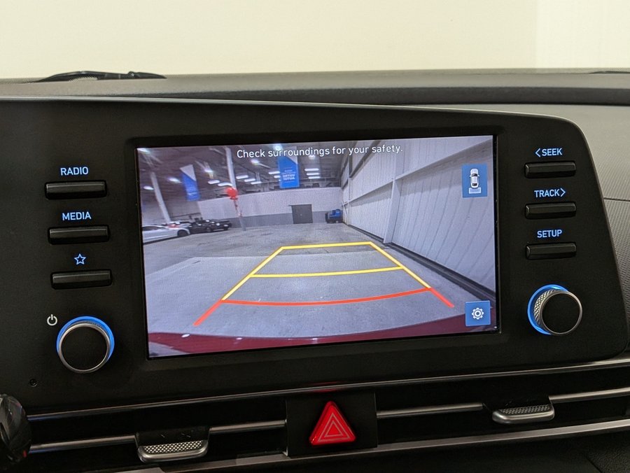 2023 Hyundai Elantra Red