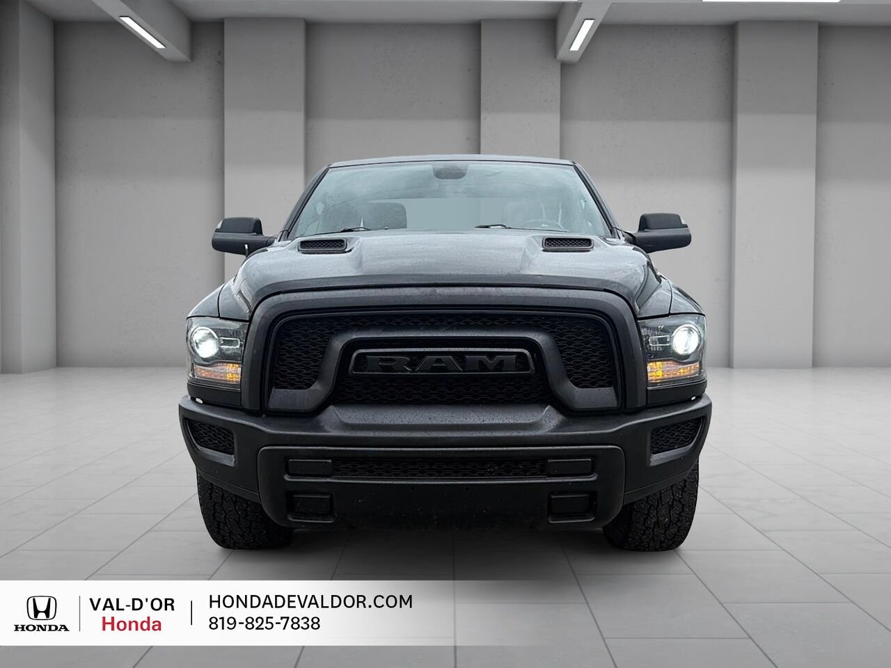 Ram 1500 Classic Warlock Quad Cab 4x4 caisse de 6 pi 4 po 2021 Noir Val-d'Or - photo #1