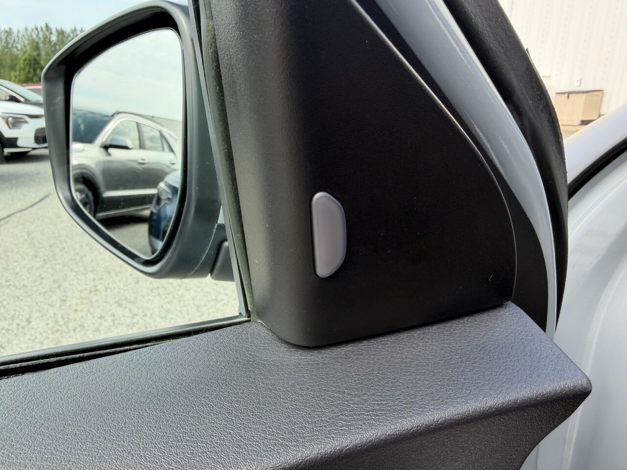 2024 Nissan Kicks Grey Thetford Mines - photo #15