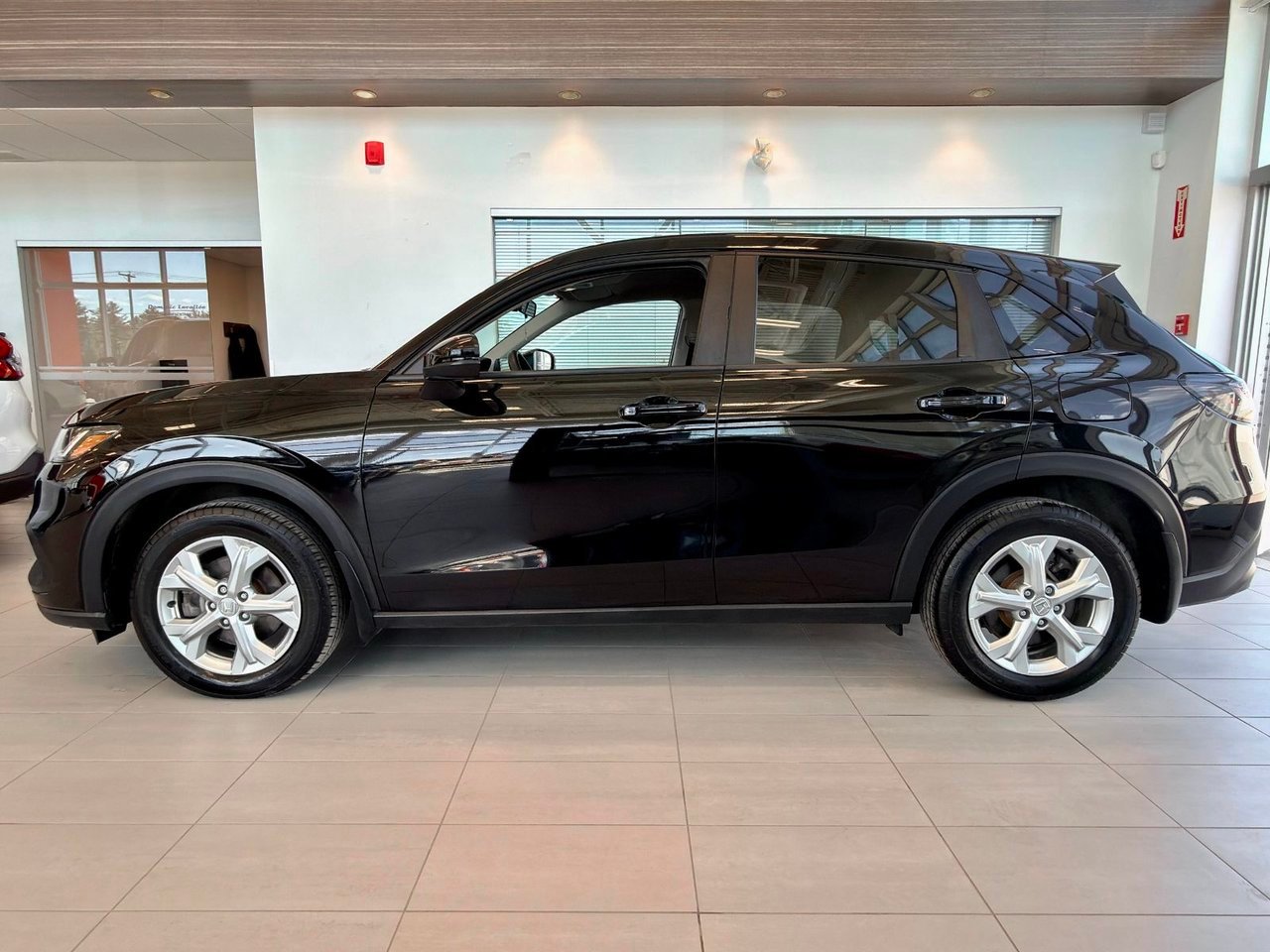 2024 Honda HR-V Black Notre-Dame-des-Prairies - photo #8