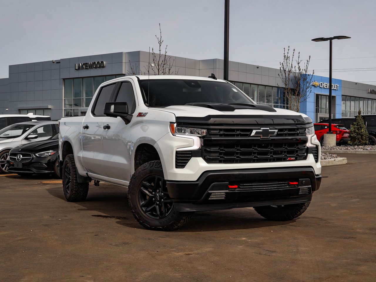 2022 Chevrolet Silverado 1500 4WD Crew Cab 147 LT Trail Boss White Sherwood Park - photo #1