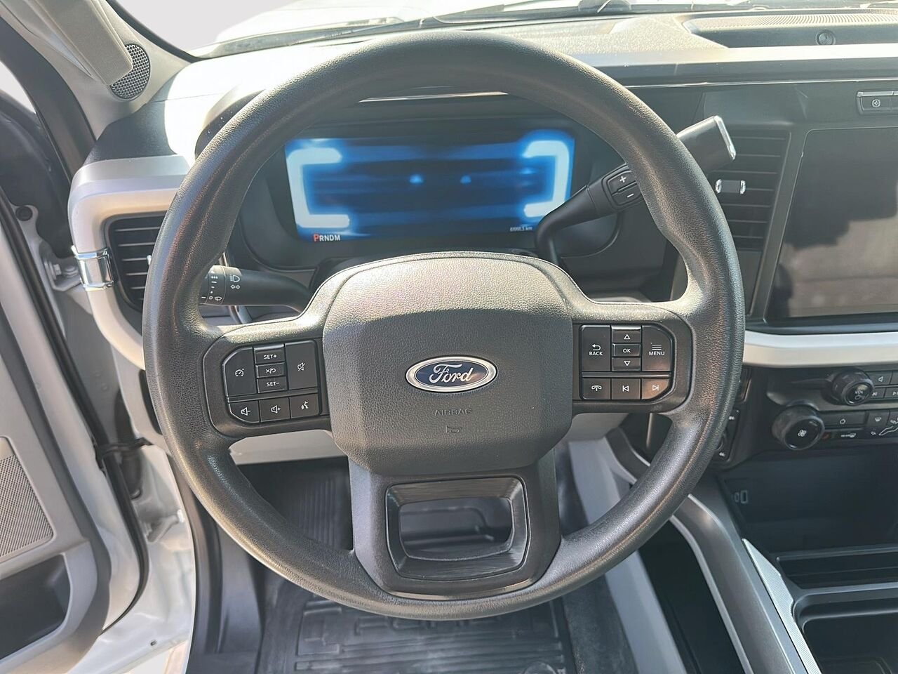 2023 Ford Super Duty F-250 SRW White Rouyn-Noranda - photo #9