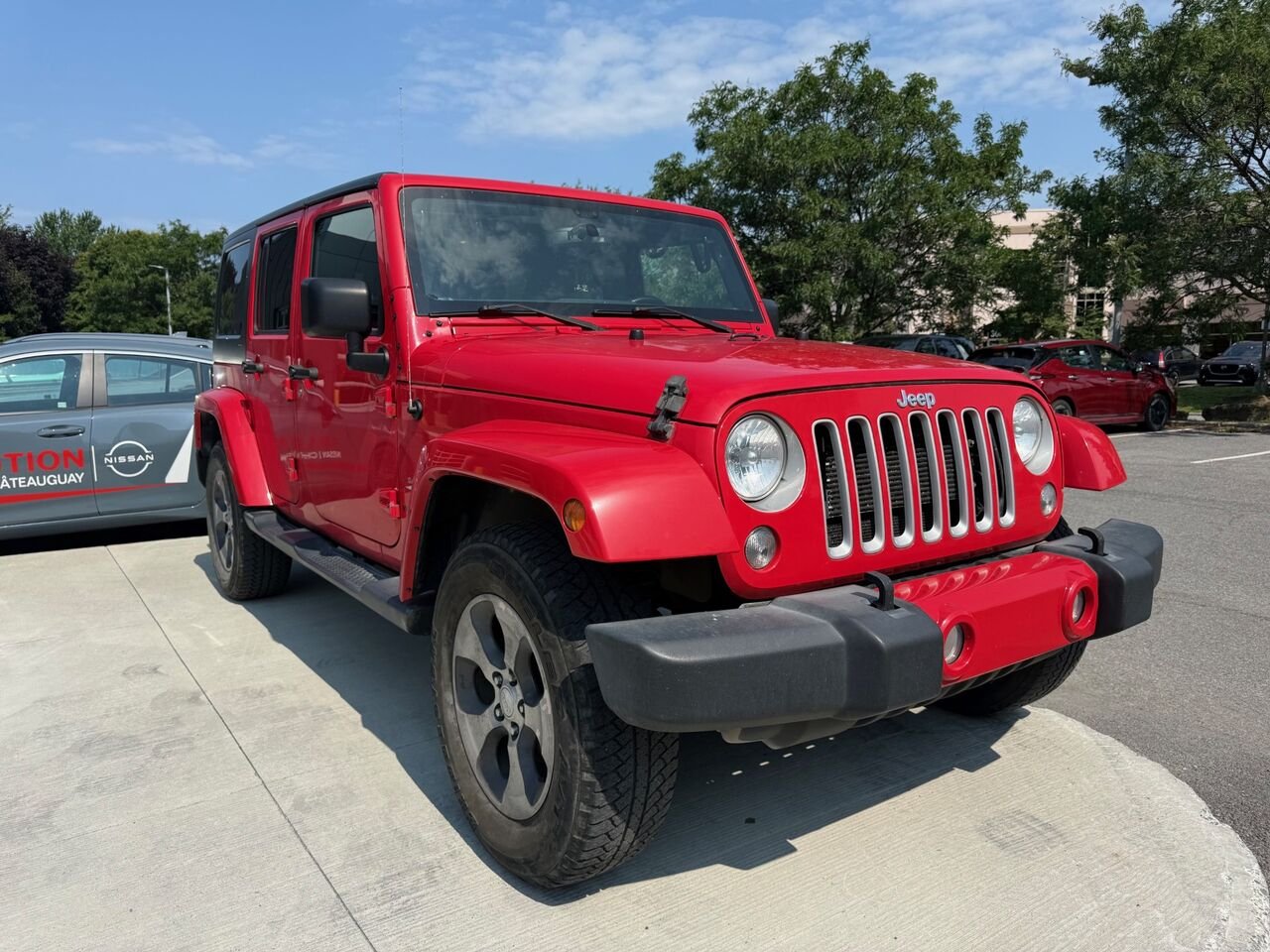 2017 Jeep Wrangler Unlimited Modèle Sahara 4 portes traction intégrale Red Châteauguay - photo #2