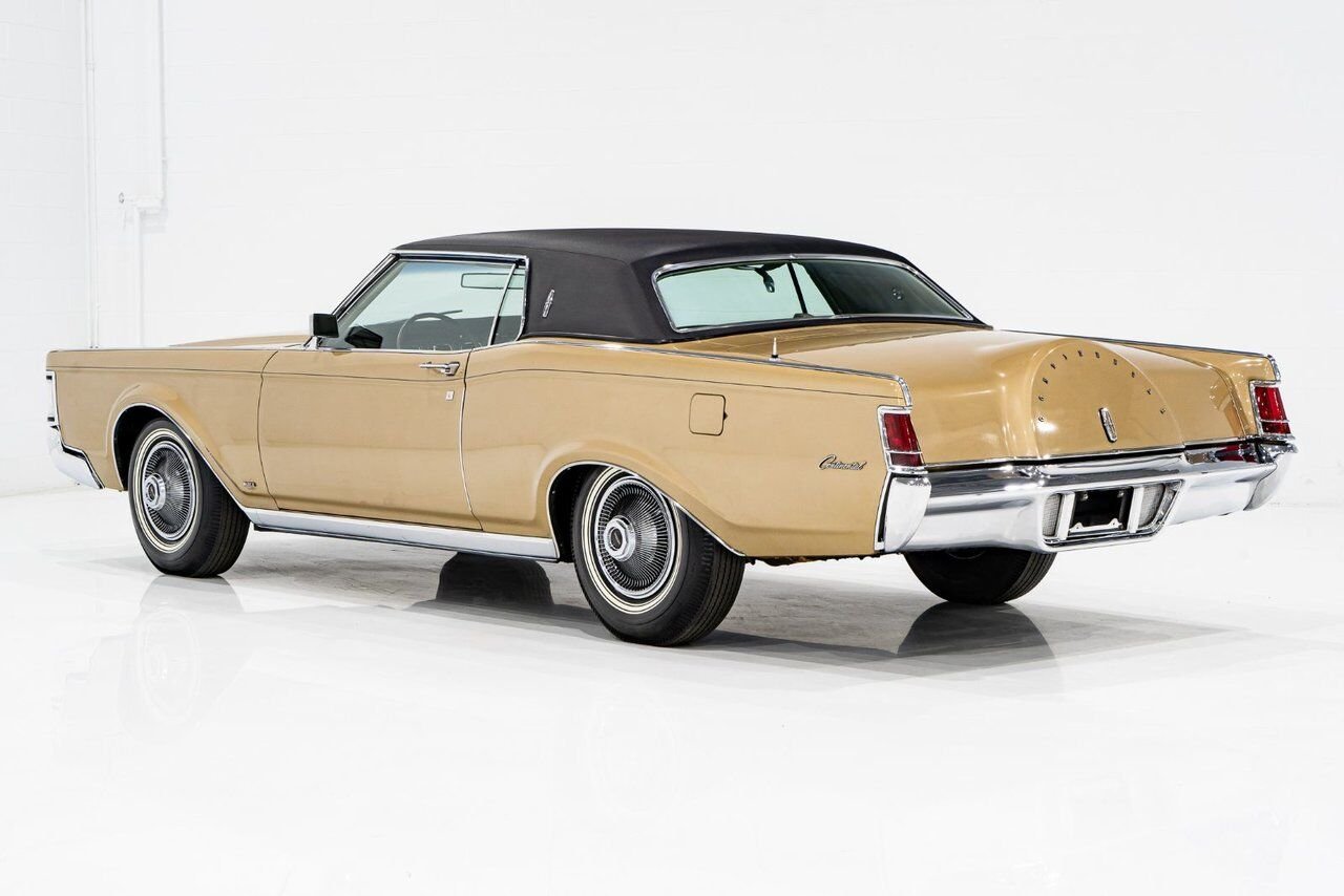 1969 Lincoln Continental Only 687 miles from new. Unrestored example **PRICE IN USD** Gold Montreal - photo #22