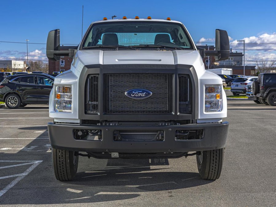 Ford F-650 Super Duty à cadre droit à essence 2026 2026 Blanc Oxford