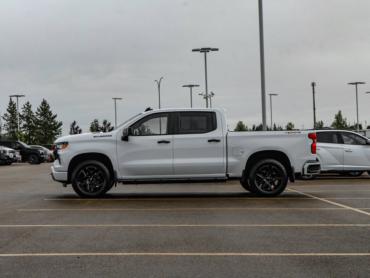 2025 Chevrolet Silverado 1500 4WD Crew Cab 147 Custom White Sherwood Park - photo #4