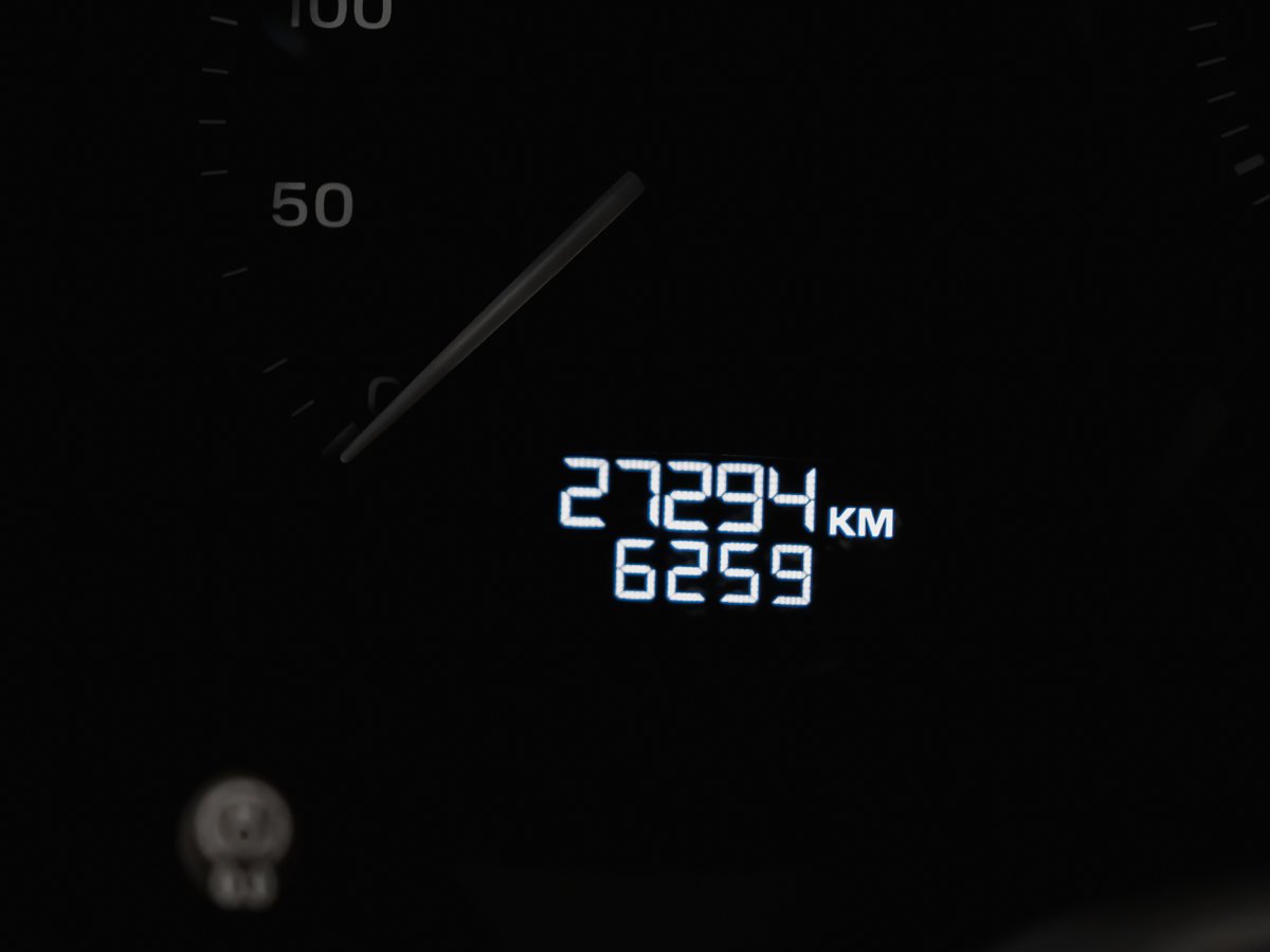 2025 Porsche Macan T Black Montreal - photo #13