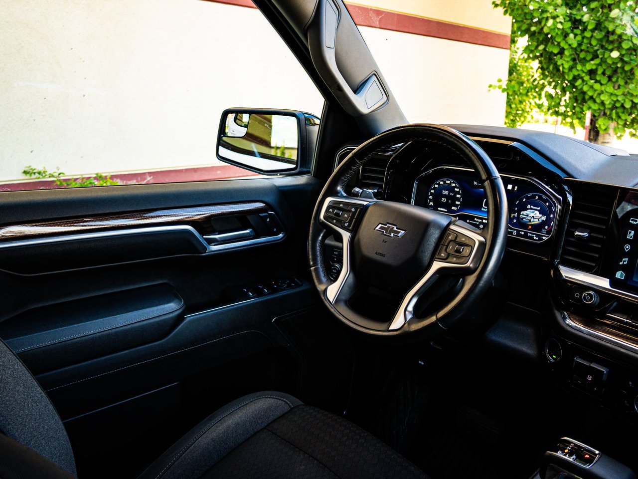 2023 Chevrolet Silverado 1500 4WD Crew Cab 147 RST White Sherwood Park - photo #29