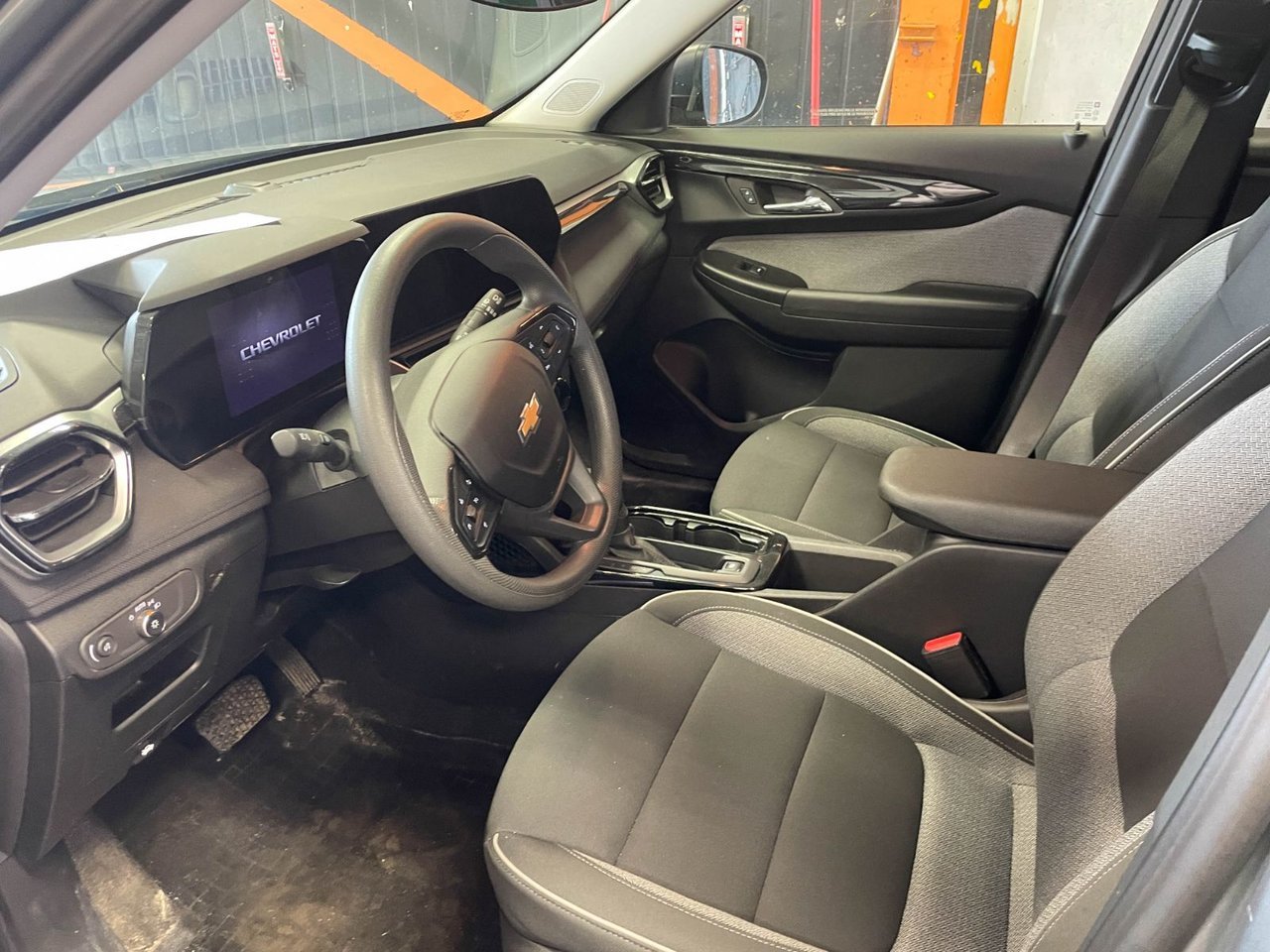 Chevrolet Trailblazer LS AWD *CARPLAY* GR COMMODITÉ BLUETOOTH WIFI USB 2024 Gris Saint-Jérôme - photo #2