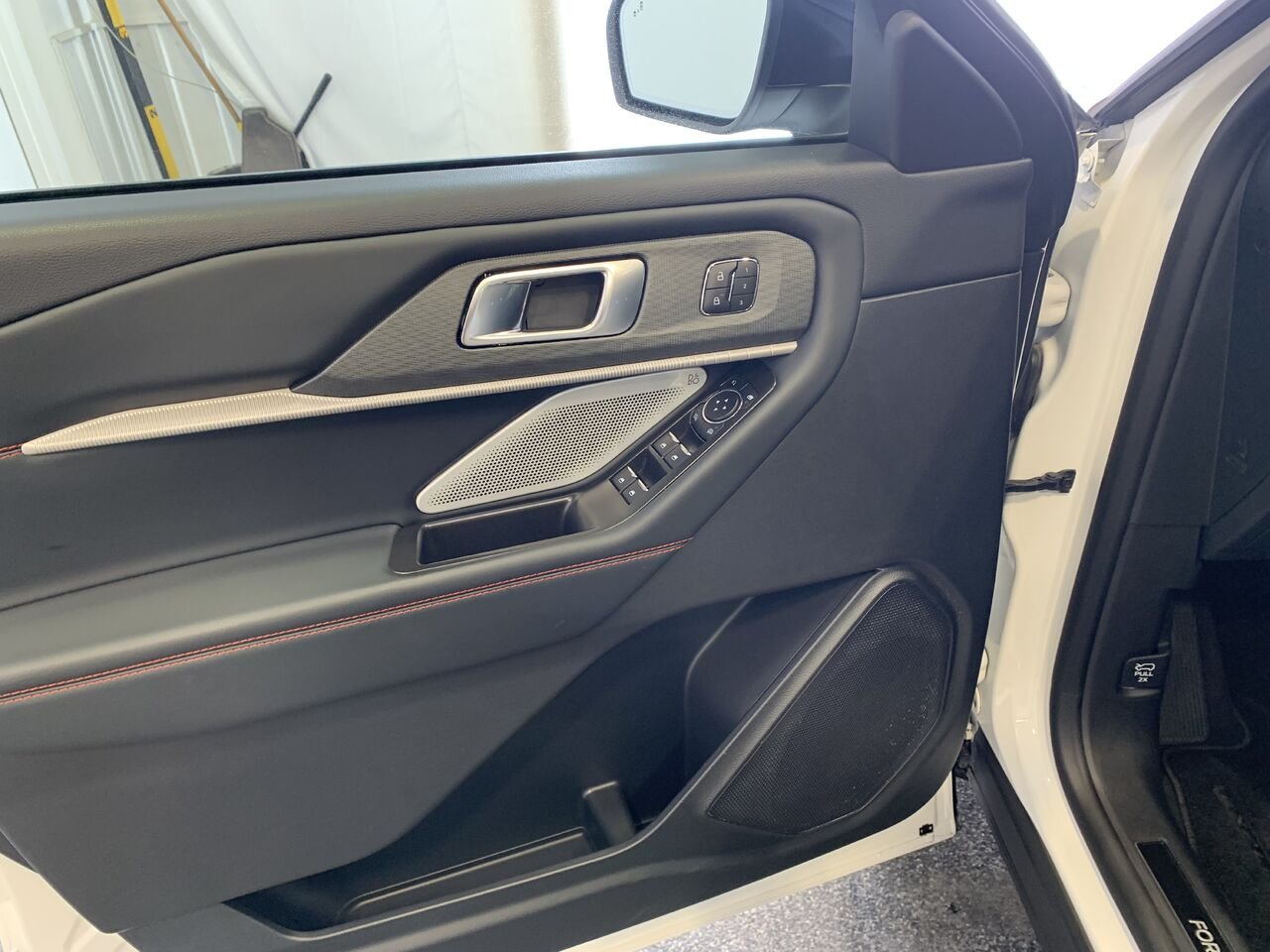 2025 Ford Explorer ST EXPLORER ST 4WD White Châteauguay - photo #27