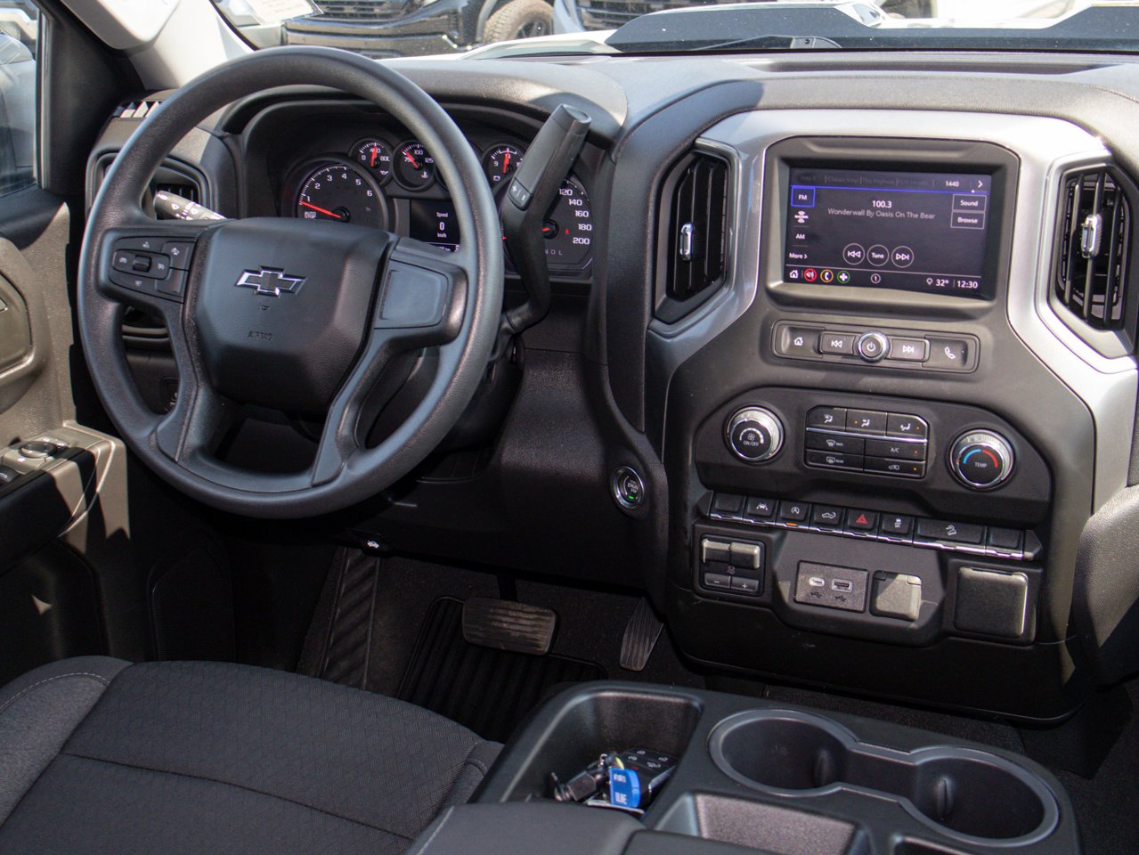 2024 Chevrolet Silverado 1500 4WD Crew Cab 147 Custom Trail Boss White Sherwood Park - photo #26