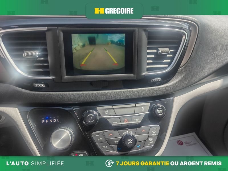 2019 Chrysler Pacifica Grey Laval - photo #17
