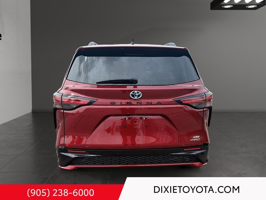 2023 Toyota Sienna 2023 Red
