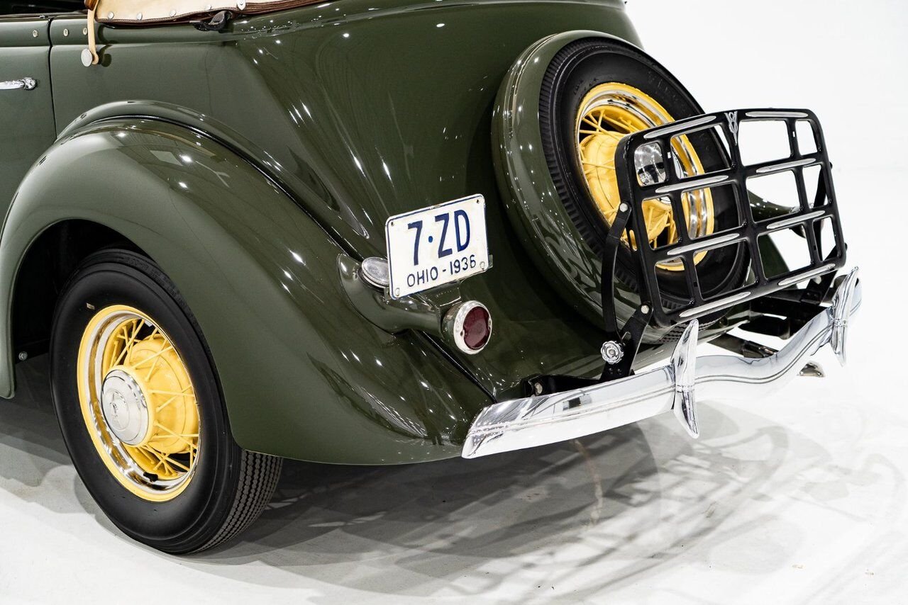 1936 Ford Model 48 Phaeton PRIX EN USD | Beautifully presented in original condition Green Montreal - photo #6