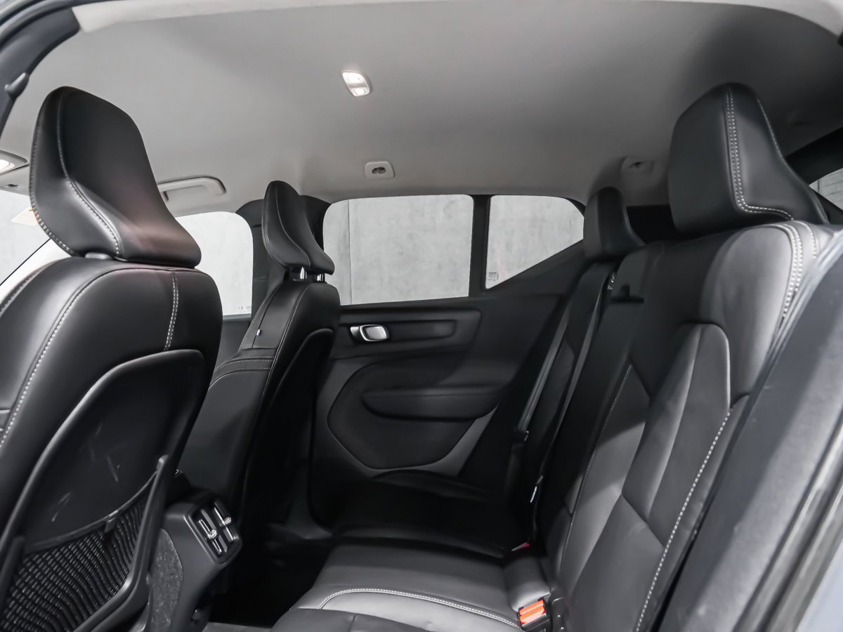 2023 Volvo XC40 B4 CORE CLIMATE Grey Montreal - photo #11