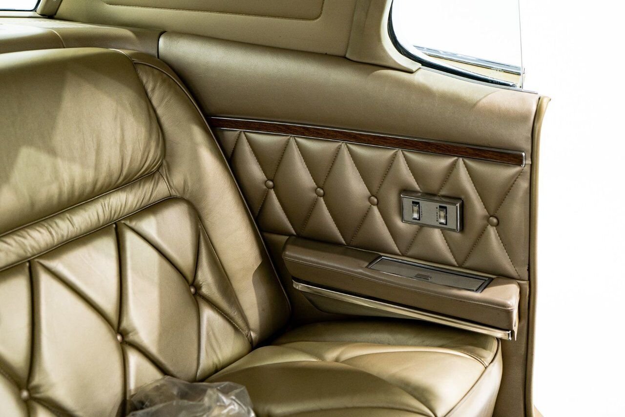 1969 Lincoln Continental Only 687 miles from new. Unrestored example **PRICE IN USD** Gold Montreal - photo #63