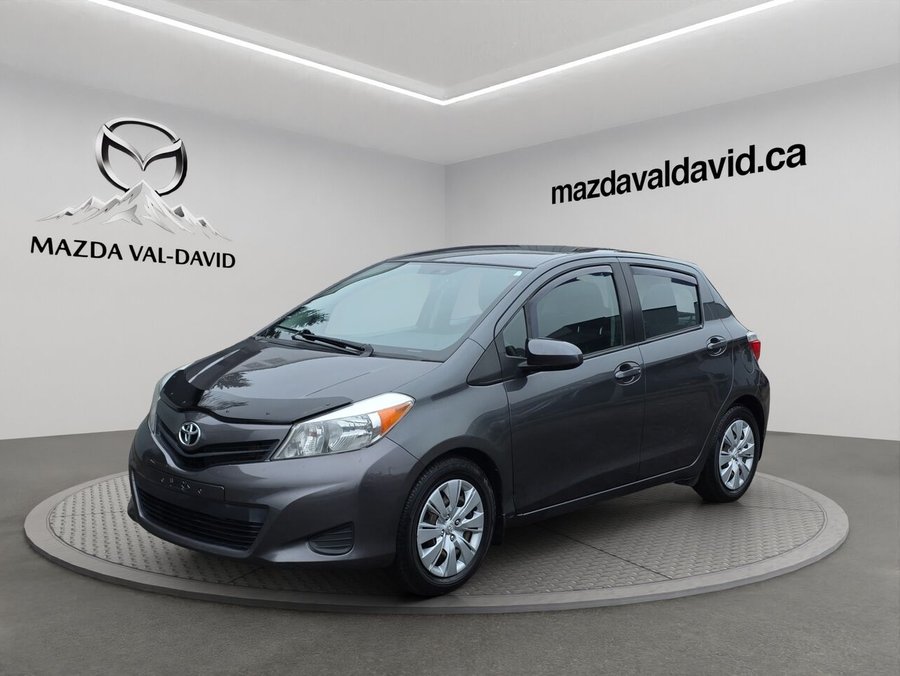 2014 Toyota Yaris Hayon 5 portes, boîte manuelle, LE, bluetooth, rétroviseurs électriques Grey