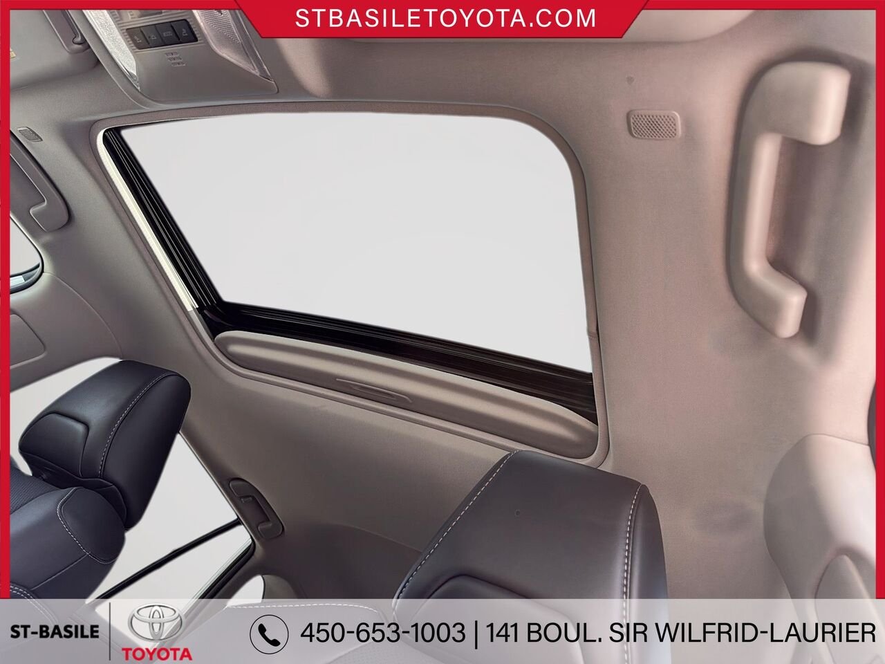 Toyota RAV4 Hybride 2023 Frisson glacé nacré Saint-Basile-le-Grand - photo #18