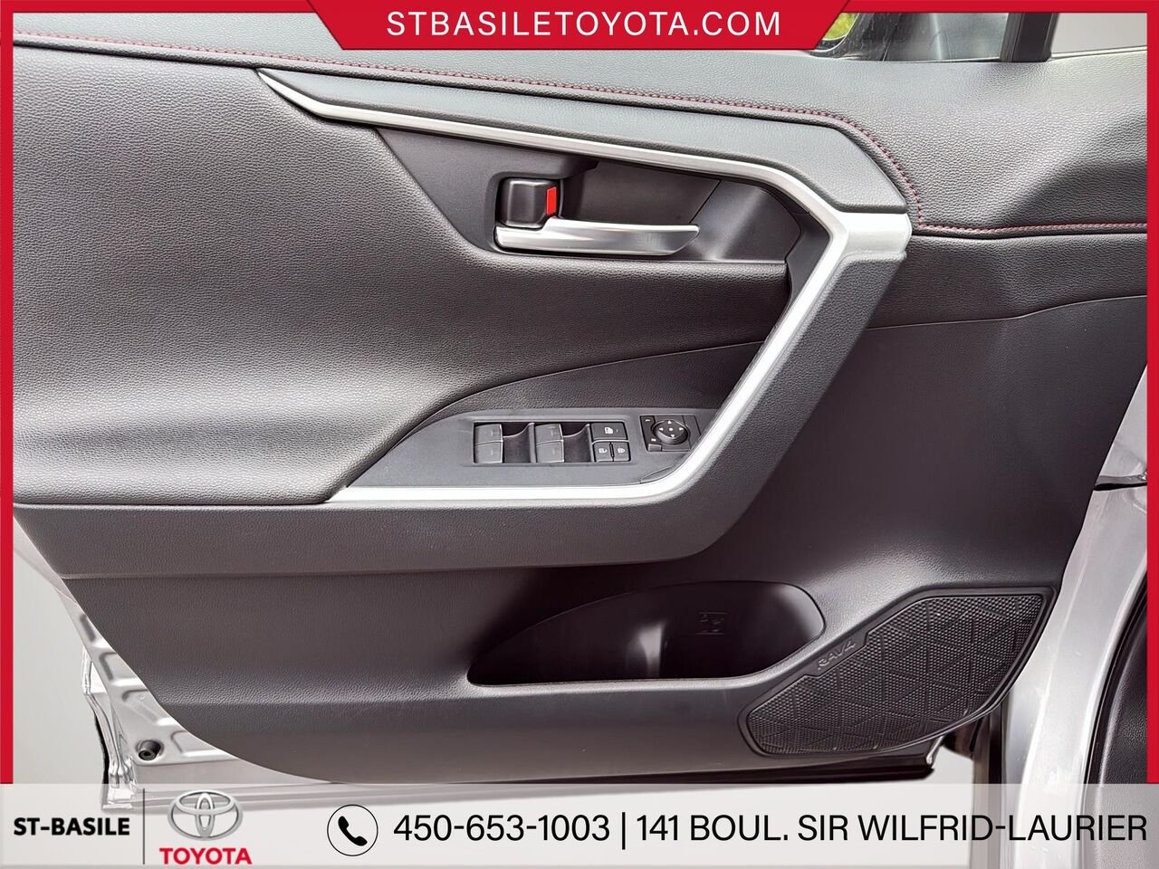 Toyota RAV4 PRIME 2023 Ciel argent métallisé avec toit noir Saint-Basile-le-Grand - photo #13