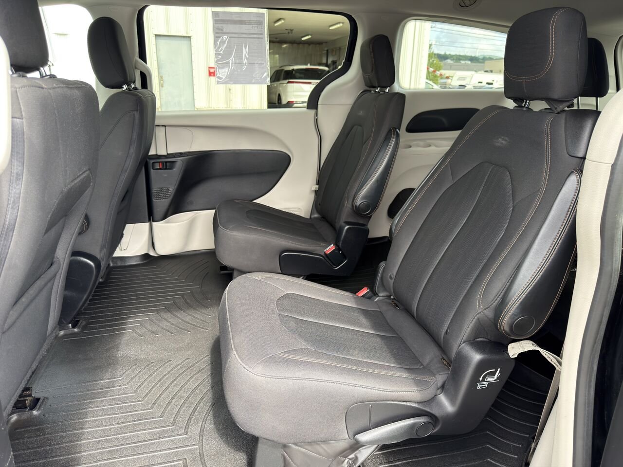 2019 Chrysler Pacifica Black Thetford Mines - photo #10