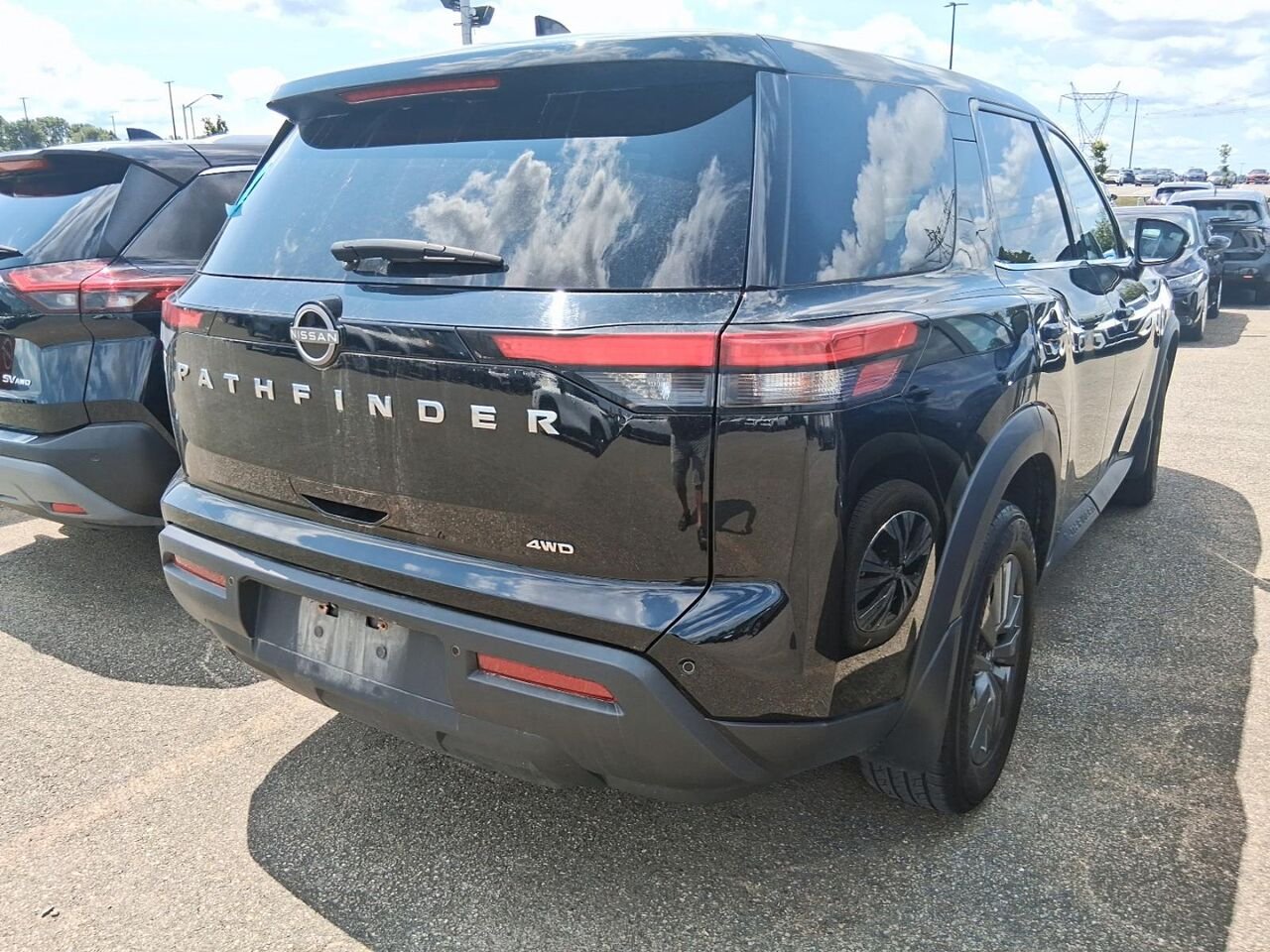 2022 Nissan Pathfinder S Black Québec - photo #1