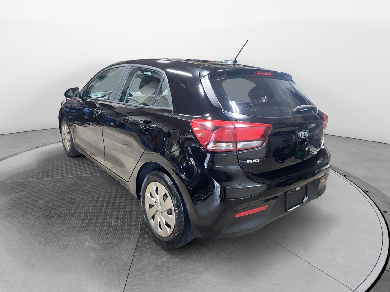 2018 Kia Rio 5-door VIN 3KPA25AB6JE039972 Black Chicoutimi - photo #3