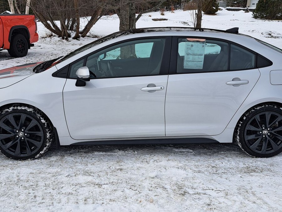 Toyota Corolla 2023 2023 Argent classique métallisé avec toit noir