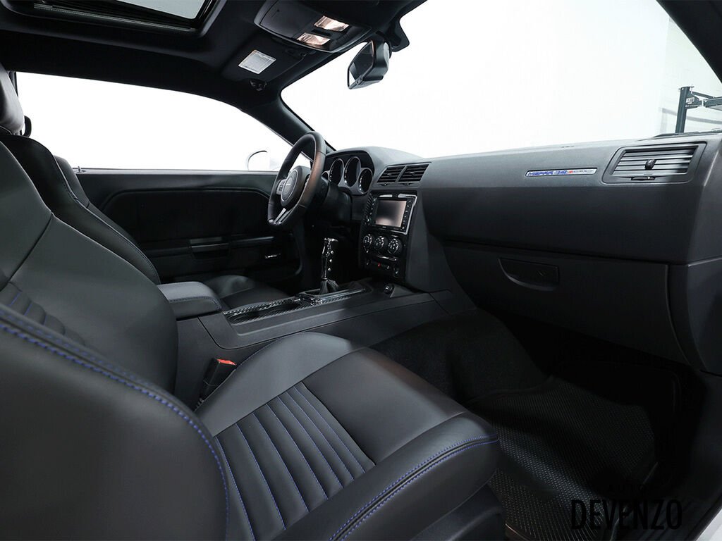 2014 Dodge Challenger White Saint-Eustache - photo #9