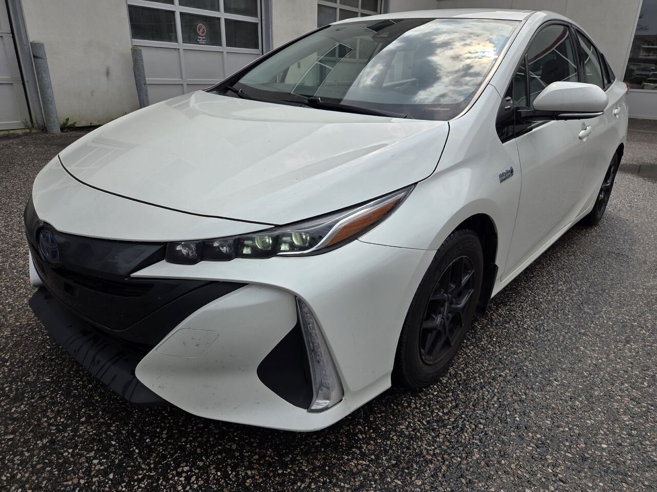 2020 Toyota PRIUS PRIME White Mont-Laurier - photo #0