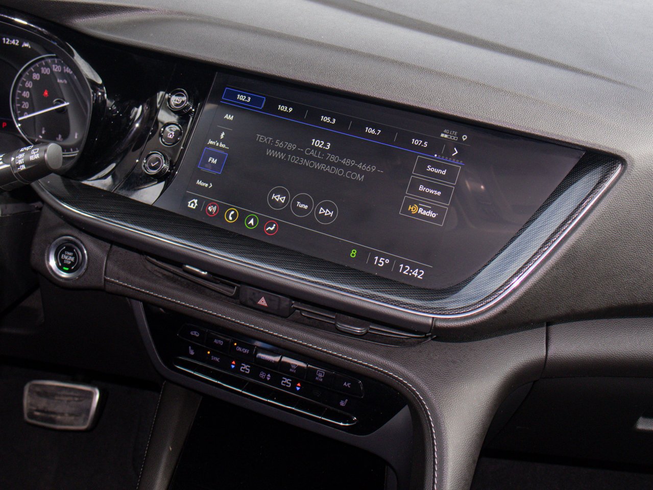 2022 Buick Envision AWD 4dr Essence White Sherwood Park - photo #27