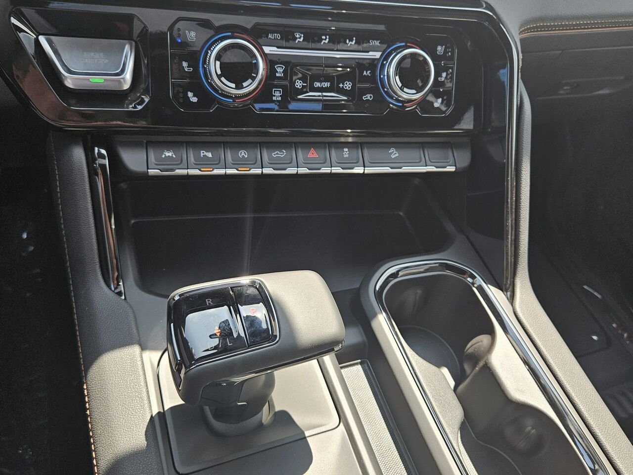 GMC Sierra 1500 AT4 cabine multiplace 4RM 157 po 2026 Blanc sommet Thetford Mines - photo #11