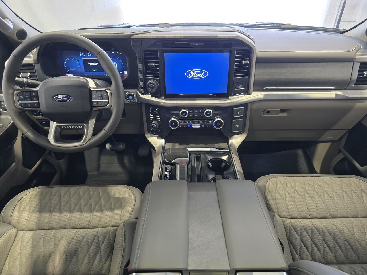 Ford F-150 PLATINUM SUPERCREW 4RM CAISSE DE 5,5 PI 2026 Noir agate métallisé Châteauguay - photo #7