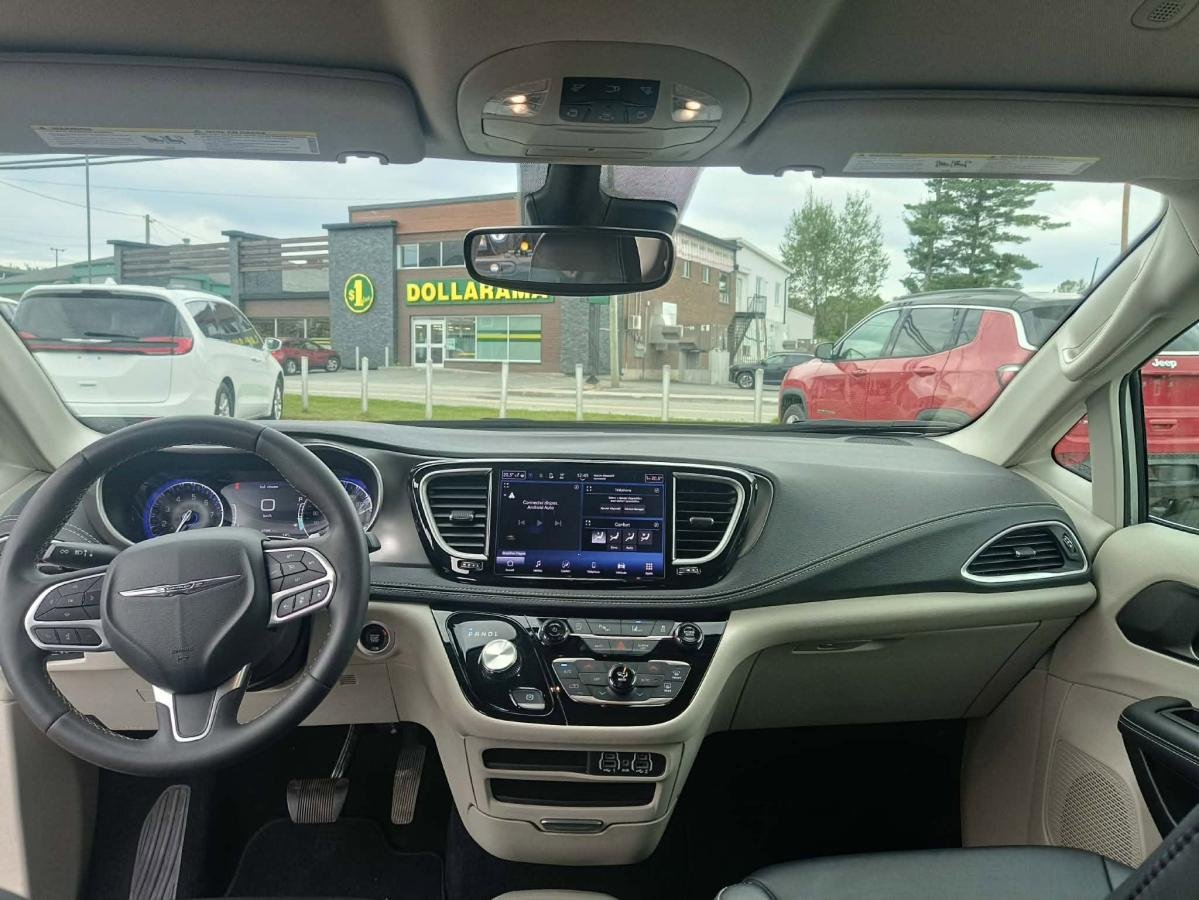 Chrysler Pacifica 2024 Gris Lac Mégantic - photo #12
